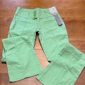 Clash Green Stretchy 31” inseam pants